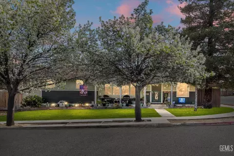 View/Area - 101 E Woodrow St, Taft, CA 93268 photo 2 of 12