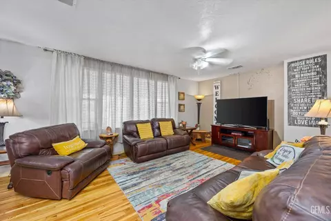 Living - 101 E Woodrow St, Taft, CA 93268 photo 4 of 7