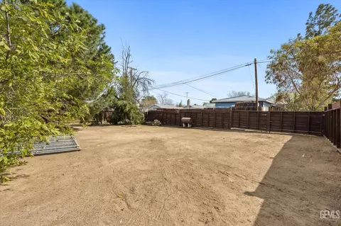 Exterior - 101 E Woodrow St, Taft, CA 93268 photo 9 of 12