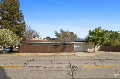 Exterior - 101 E Woodrow St, Taft, CA 93268 photo 11 of 12
