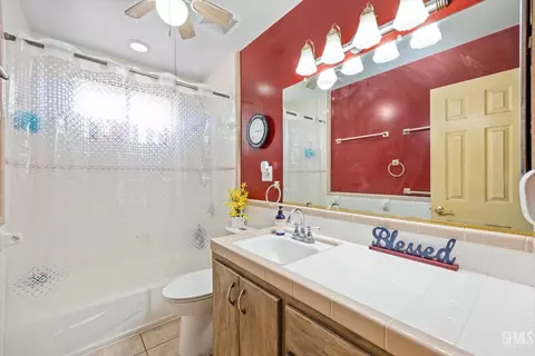 Bath - 101 E Woodrow St, Taft, CA 93268 photo 3 of 3