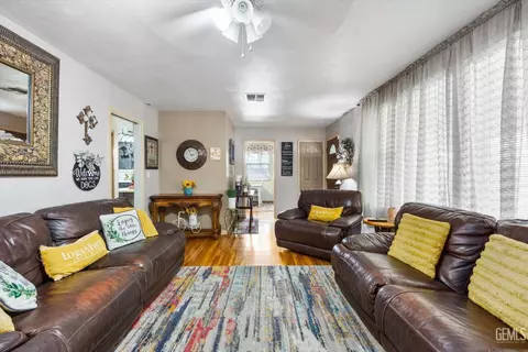 Living - 101 E Woodrow St, Taft, CA 93268 photo 6 of 7