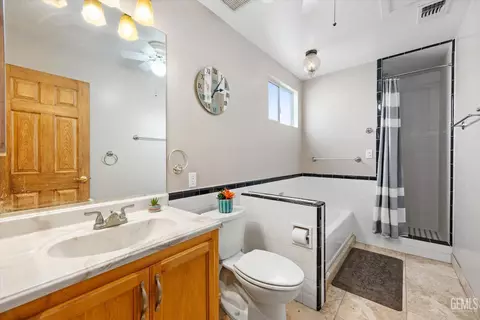 Bath - 101 E Woodrow St, Taft, CA 93268 photo 1 of 3