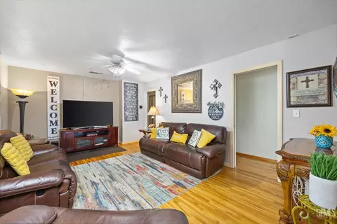 Living - 101 E Woodrow St, Taft, CA 93268 photo 5 of 7
