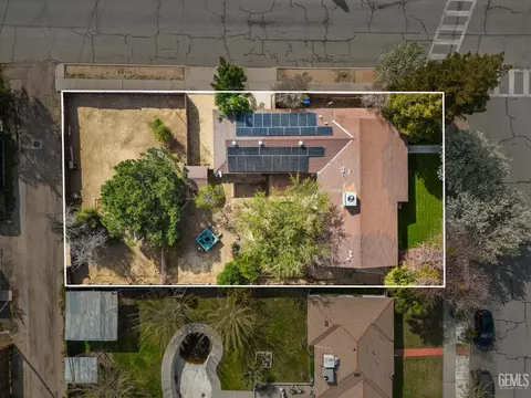 View/Area - 101 E Woodrow St, Taft, CA 93268 photo 4 of 12