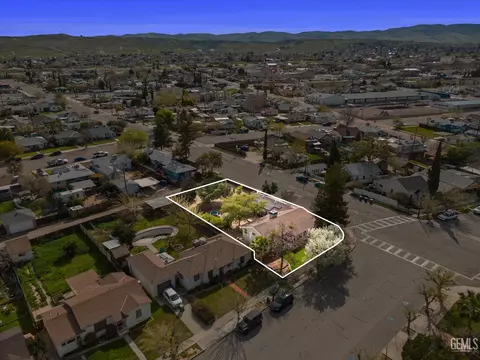 View/Area - 101 E Woodrow St, Taft, CA 93268 photo 8 of 12