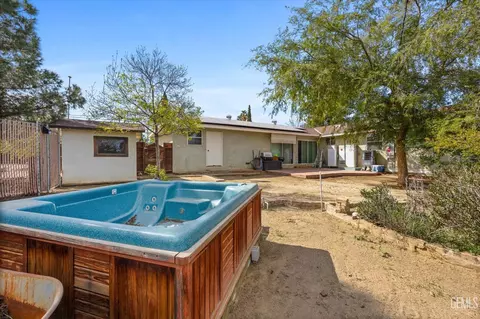 Exterior - 101 E Woodrow St, Taft, CA 93268 photo 7 of 12