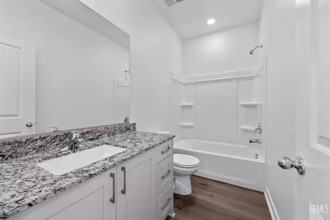 7810 Raspberry Ave, Bakersfield, CA 93306 photo 8