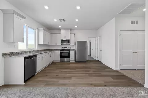 7903 Raspberry Ave, Bakersfield, CA 93313 photo 3