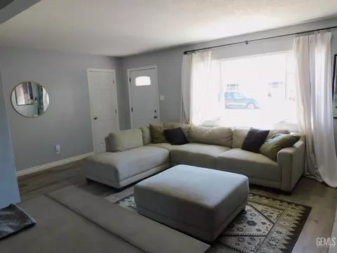 Living - 4308 Flicker Dr, Bakersfield, CA 93309 photo 3 of 3