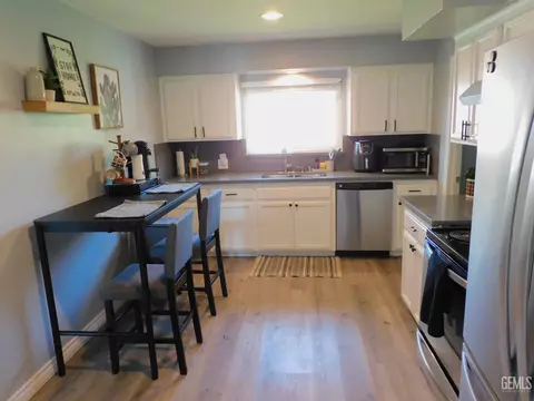 Kitchen - 4308 Flicker Dr, Bakersfield, CA 93309 photo 2 of 2