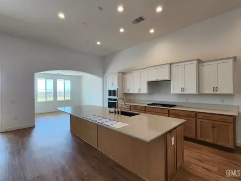Kitchen - 11829 Pendulum Dr, Bakersfield, CA 93306 photo 2 of 3