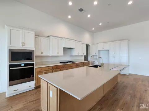 Kitchen - 11829 Pendulum Dr, Bakersfield, CA 93306 photo 1 of 3