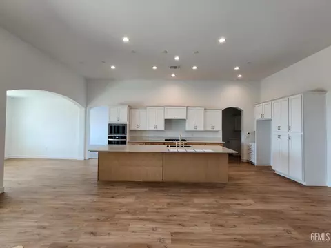 Kitchen - 11829 Pendulum Dr, Bakersfield, CA 93306 photo 3 of 3