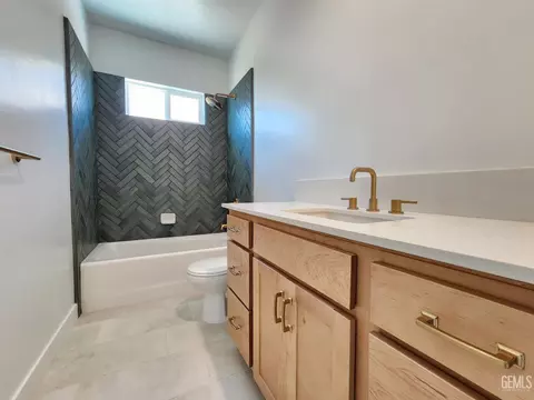 Bath - 11829 Pendulum Dr, Bakersfield, CA 93306 photo 1 of 6