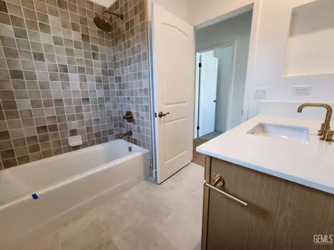 Bath - 11829 Pendulum Dr, Bakersfield, CA 93306 photo 3 of 6