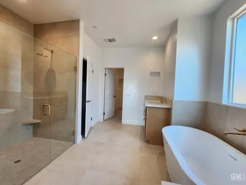 Bath - 11829 Pendulum Dr, Bakersfield, CA 93306 photo 5 of 6