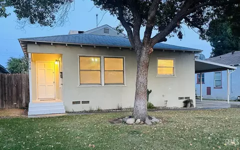2416 Charleston Dr, Bakersfield, CA 93308