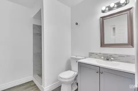 Bath - 4220 Harris Rd, Bakersfield, CA 93313 photo 2 of 2