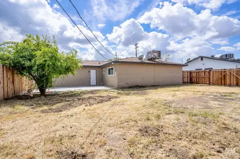 Exterior - 4220 Harris Rd, Bakersfield, CA 93313 photo 5 of 6
