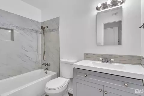 Bath - 4220 Harris Rd, Bakersfield, CA 93313 photo 1 of 2