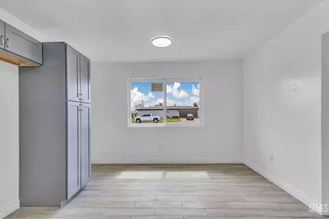 Kitchen - 4220 Harris Rd, Bakersfield, CA 93313 photo 4 of 4
