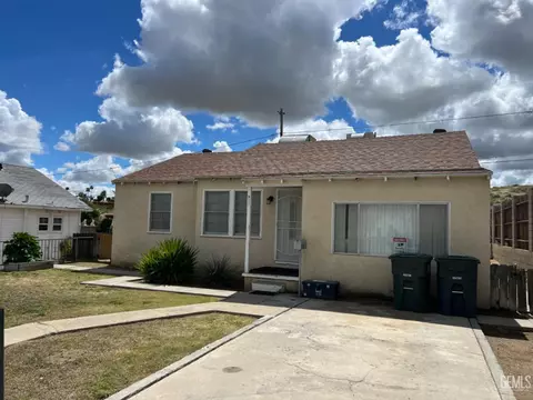 Exterior - 511 F St, Taft, CA 93268 photo 5 of 6