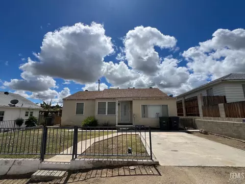 Exterior - 511 F St, Taft, CA 93268 photo 4 of 6