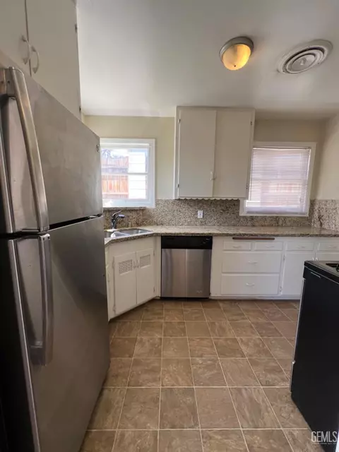 Kitchen - 511 F St, Taft, CA 93268 photo 1 of 5