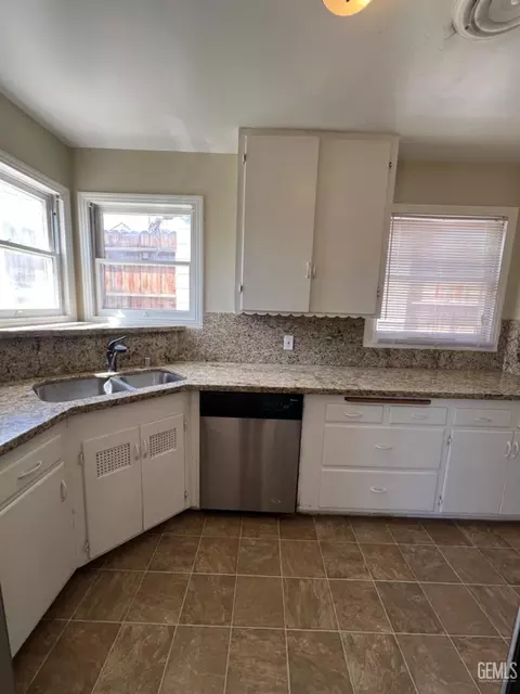 Kitchen - 511 F St, Taft, CA 93268 photo 2 of 5