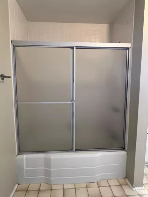 Bath - 511 F St, Taft, CA 93268 photo 5 of 7