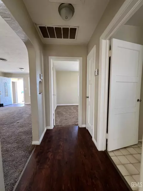 Entry Way - 511 F St, Taft, CA 93268 photo 1 of 1