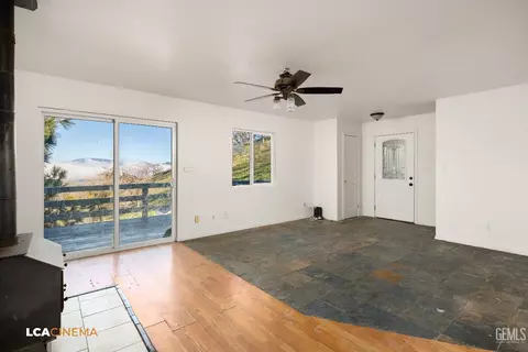 Exterior - 22462 Zurich Dr, Tehachapi, CA 93561 photo 5 of 8