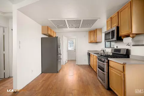 Kitchen - 22462 Zurich Dr, Tehachapi, CA 93561 photo 3 of 3