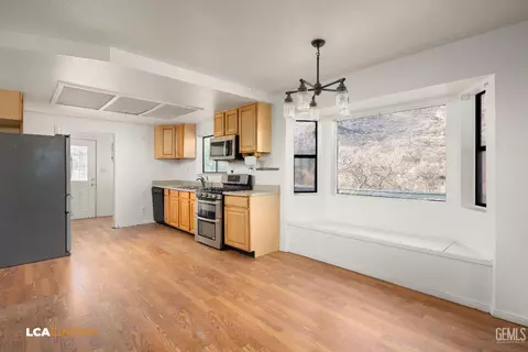 Kitchen - 22462 Zurich Dr, Tehachapi, CA 93561 photo 1 of 3