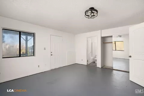 Exterior - 22462 Zurich Dr, Tehachapi, CA 93561 photo 6 of 8