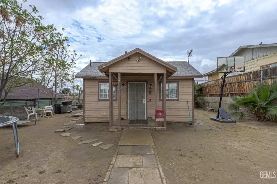413 Crawford St, Bakersfield, CA 93305 21 Photos Movoto