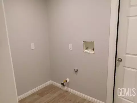 313 E St, Bakersfield, CA 93304 photo 8
