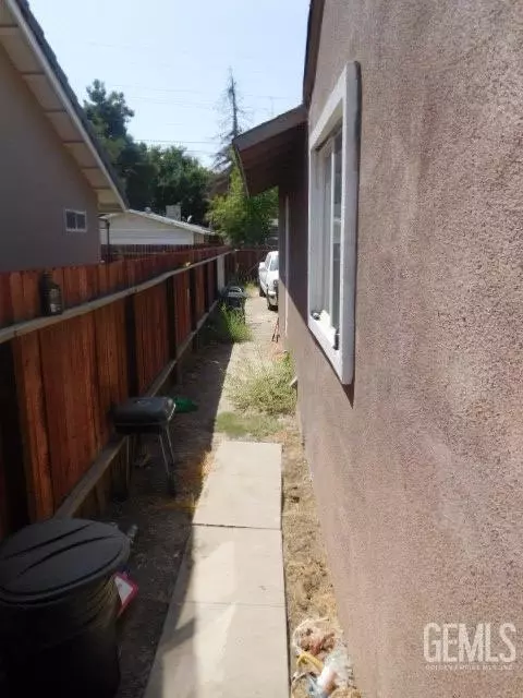 313 E St, Bakersfield, CA 93304 photo 11