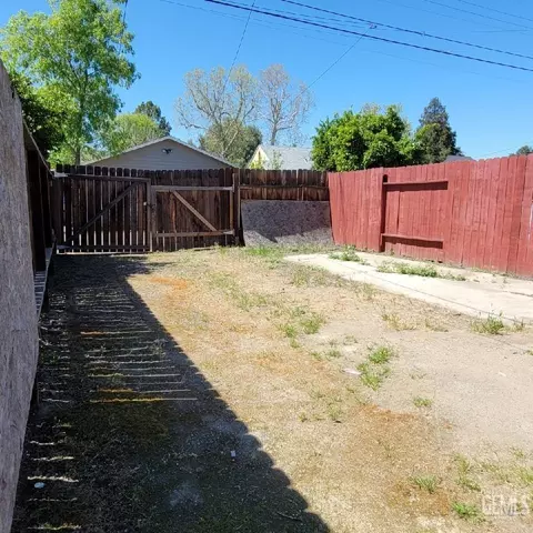 313 E St, Bakersfield, CA 93304 photo 12
