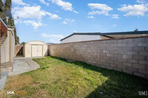 Exterior - 5301 Silver Creek Rd, Bakersfield, CA 93313 photo 6 of 7