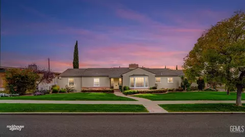 Exterior - 220 E Woodrow St, Taft, CA 93268 photo 1 of 26
