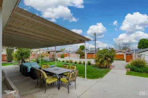 Exterior - 220 E Woodrow St, Taft, CA 93268 photo 15 of 26