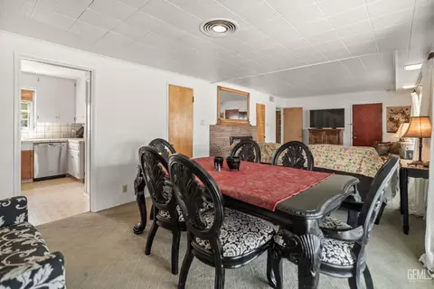 Dining - 220 E Woodrow St, Taft, CA 93268 photo 5 of 6