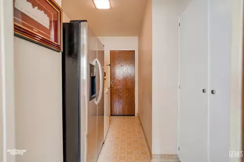 Kitchen - 220 E Woodrow St, Taft, CA 93268 photo 1 of 7