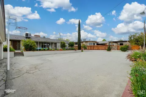 View/Area - 220 E Woodrow St, Taft, CA 93268 photo 2 of 2