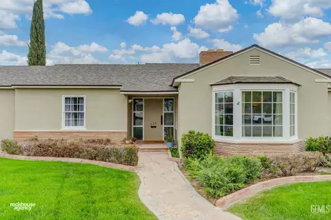 Exterior - 220 E Woodrow St, Taft, CA 93268 photo 7 of 26