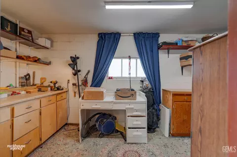 Other - 220 E Woodrow St, Taft, CA 93268 photo 4 of 7