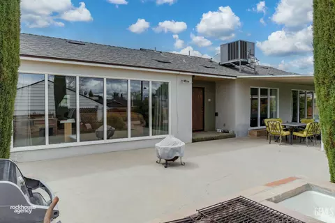 Exterior - 220 E Woodrow St, Taft, CA 93268 photo 13 of 26