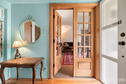Entry Way - 220 E Woodrow St, Taft, CA 93268 photo 2 of 3